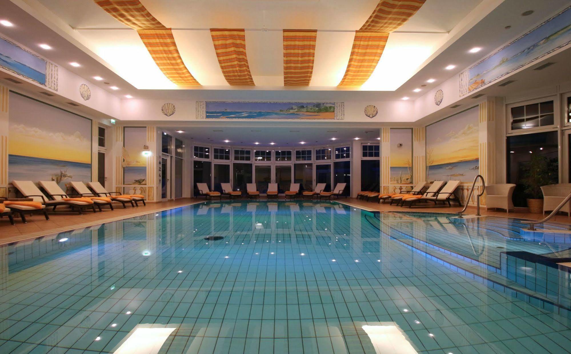 Hotel zur Post - ein Rovell Hotel Ostseebad Heringsdorf Exterior foto